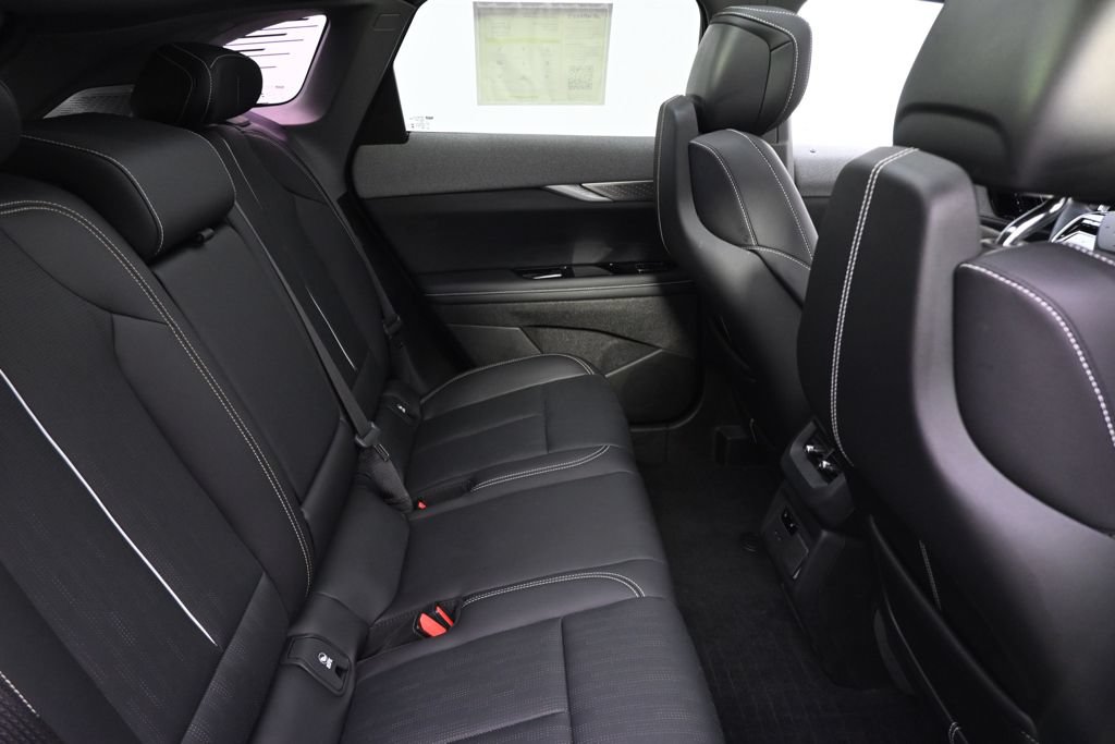 Certified 2025 Cadillac Optiq Luxury 2 w/ LPO, Floor Liner Package AWD/4WD image 18