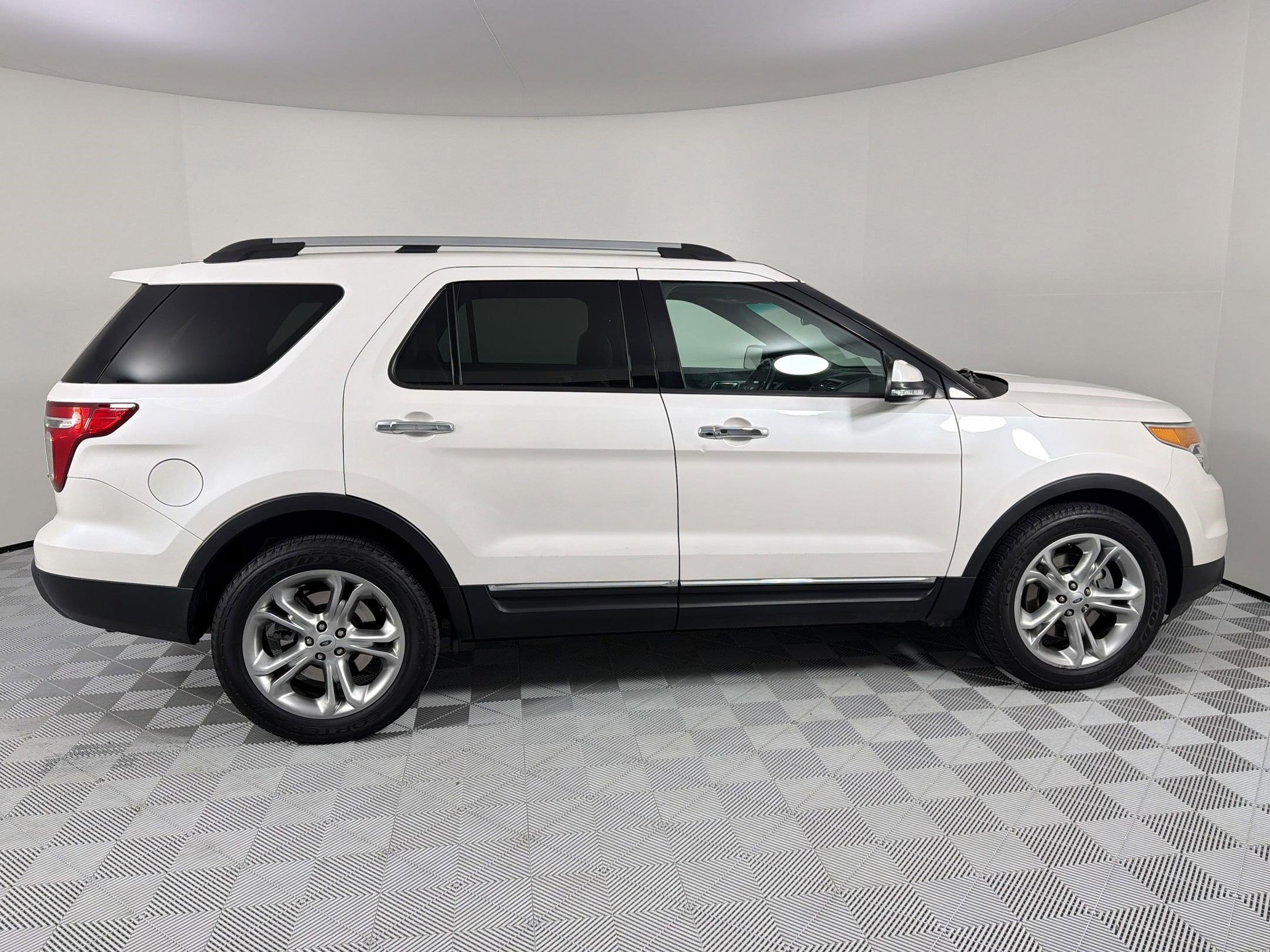 Used 2014 Ford Explorer Limited w/ Equipment Group 301A image 8