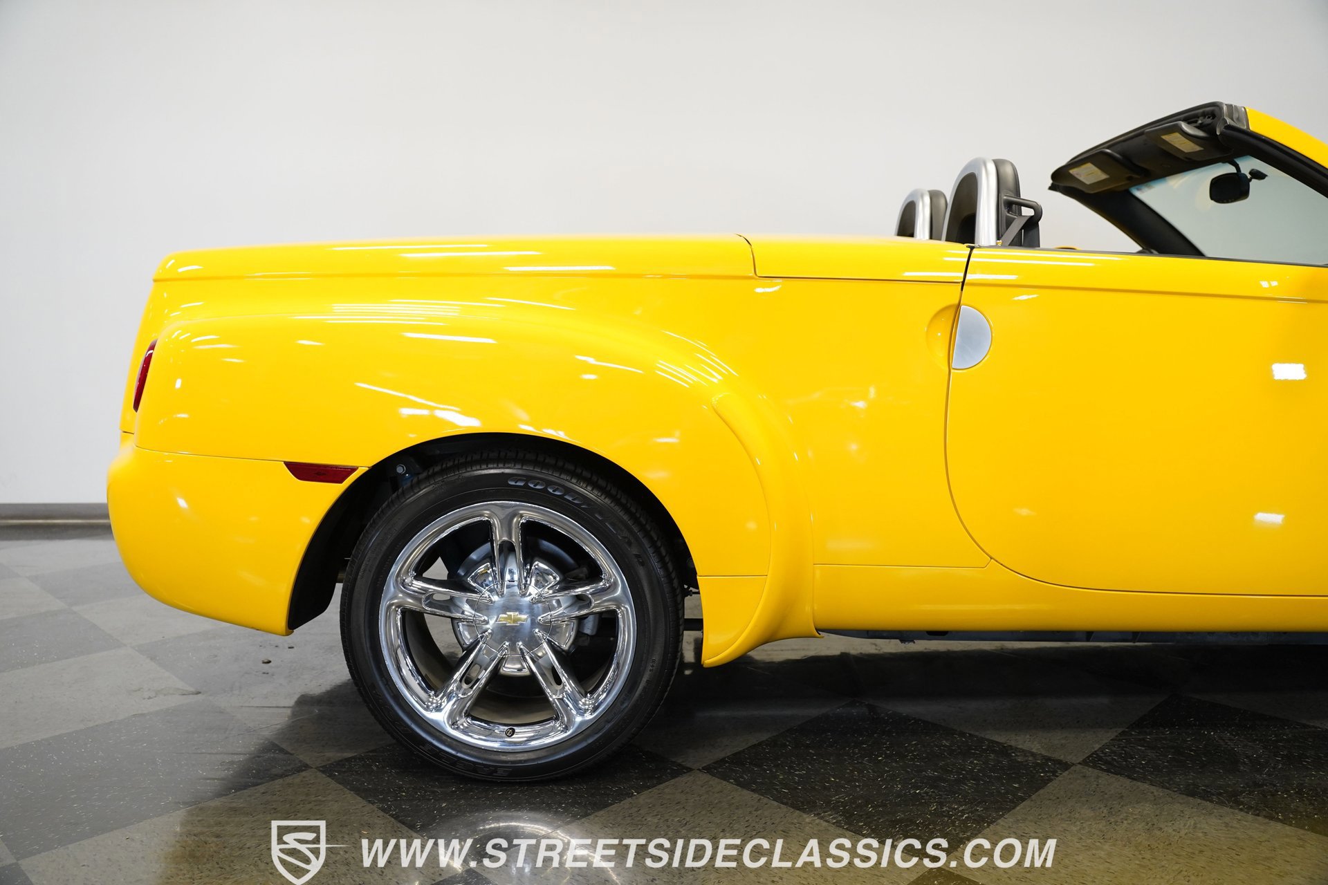 Used 2005 Chevrolet SSR w/ Preferred Equipment Group image 33
