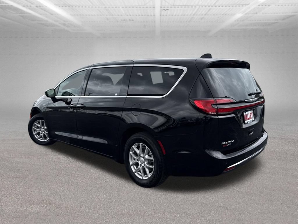 Used 2025 Chrysler Pacifica Select FWD image 49