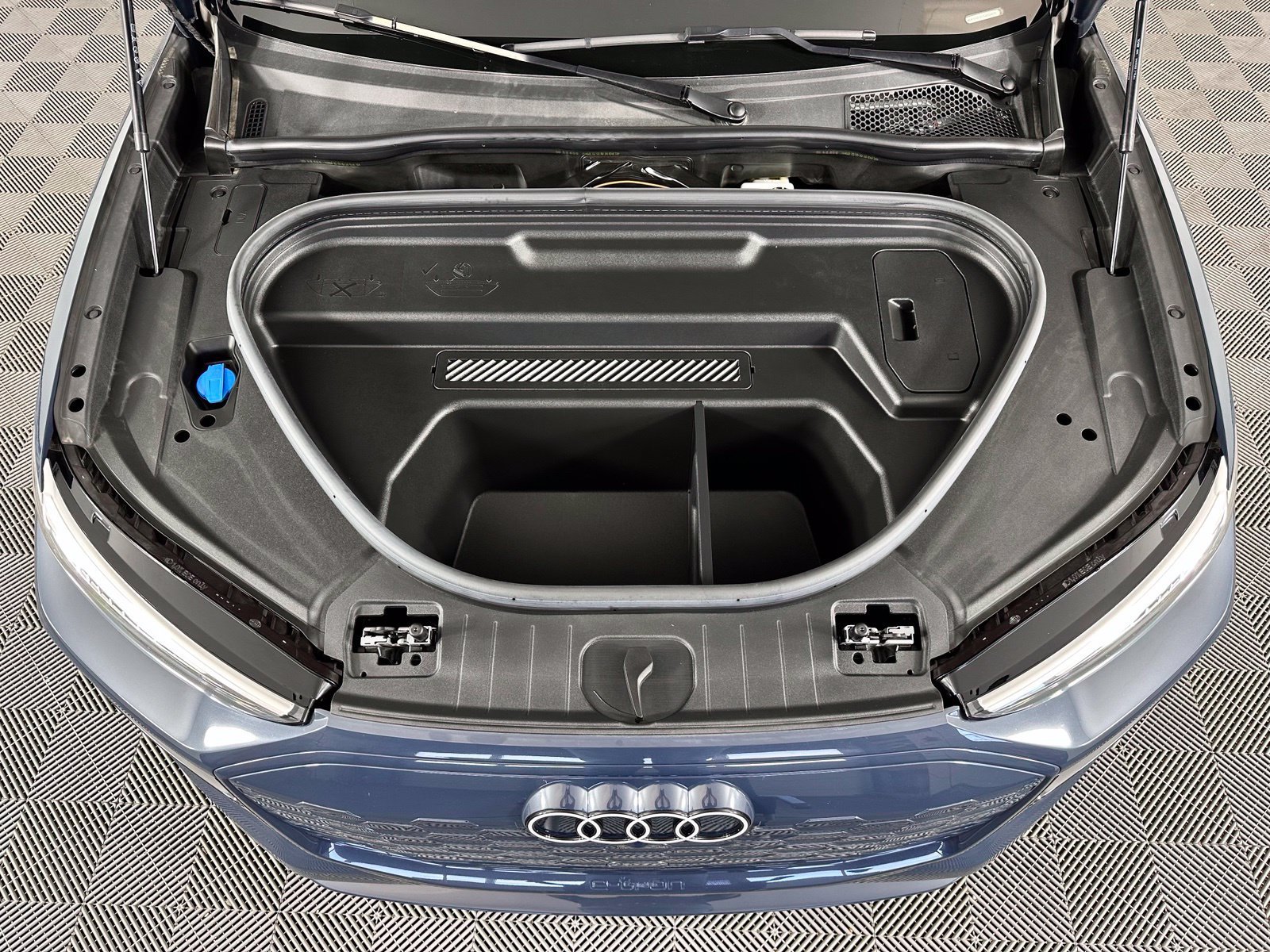 Used 2025 Audi Q6 e-tron Premium Plus w/ Premium Plus AWD/4WD image 21