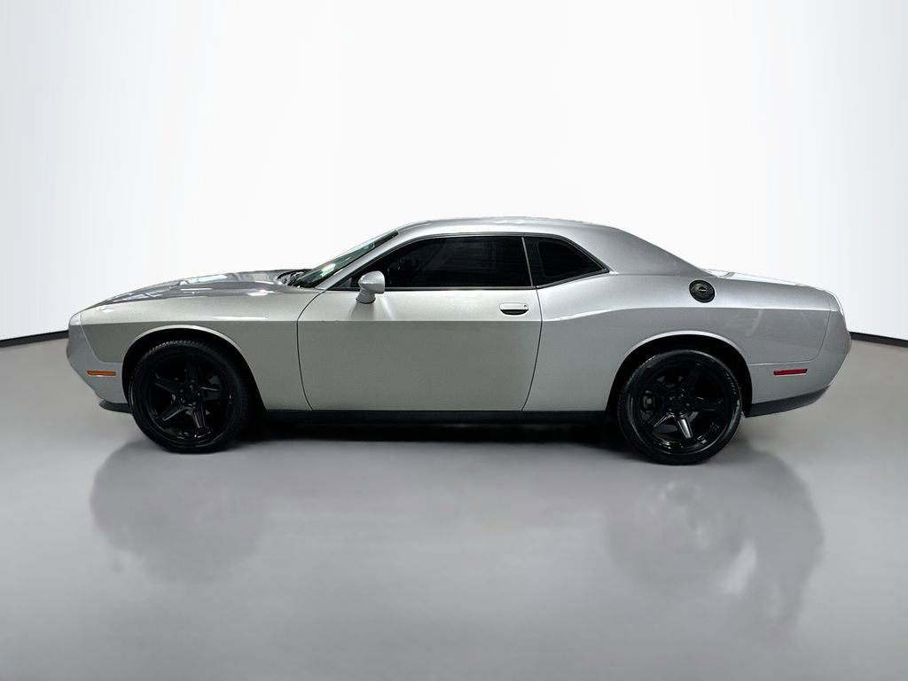 Used 2016 Dodge Challenger SXT RWD image 10
