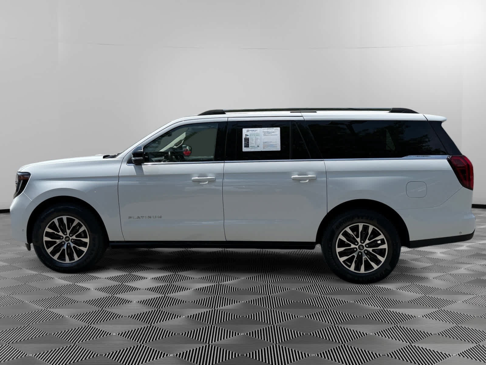 Used 2025 Ford Expedition Max Platinum AWD/4WD image 2