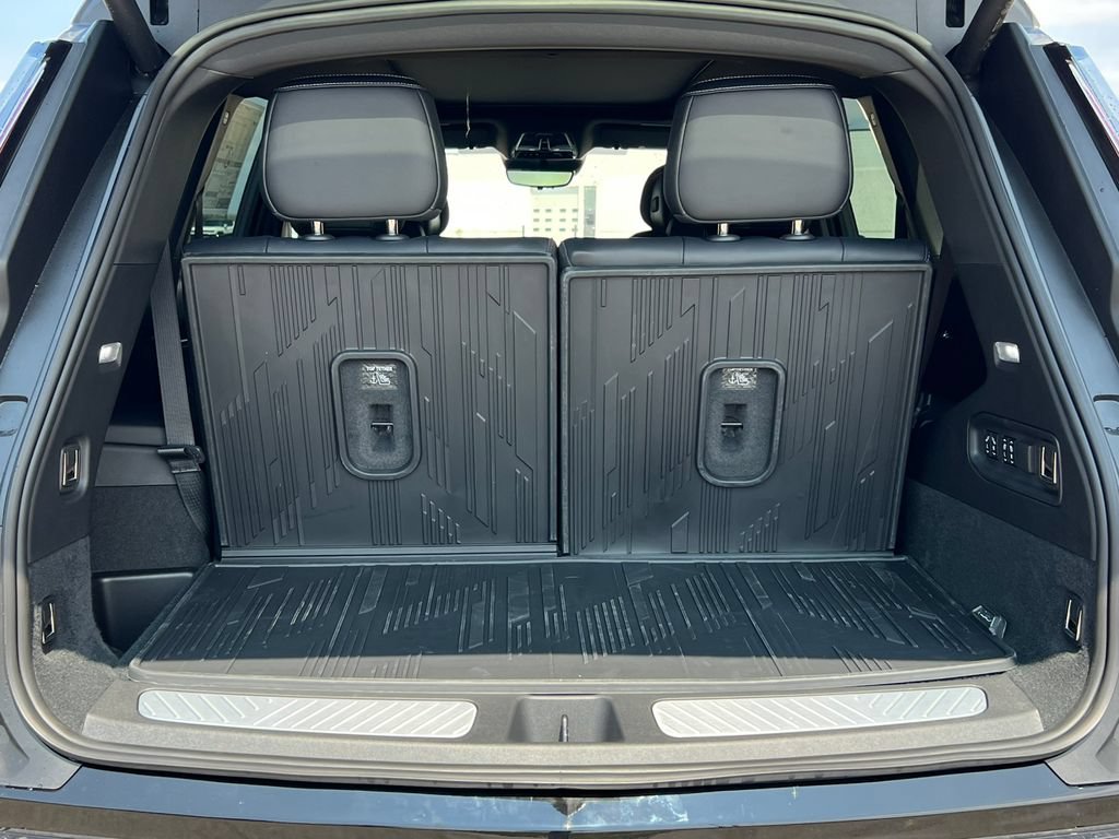New 2027 Cadillac Vistiq Sport w/ LPO, Floor Liner Package AWD/4WD image 33