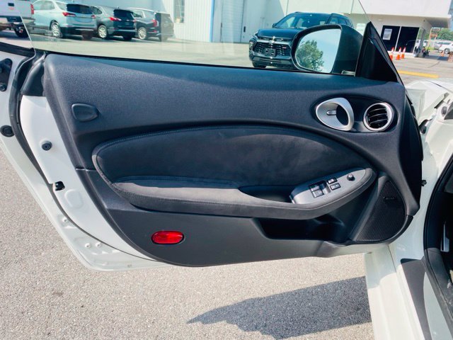 Used 2018 Nissan 370Z Touring Sport RWD image 18