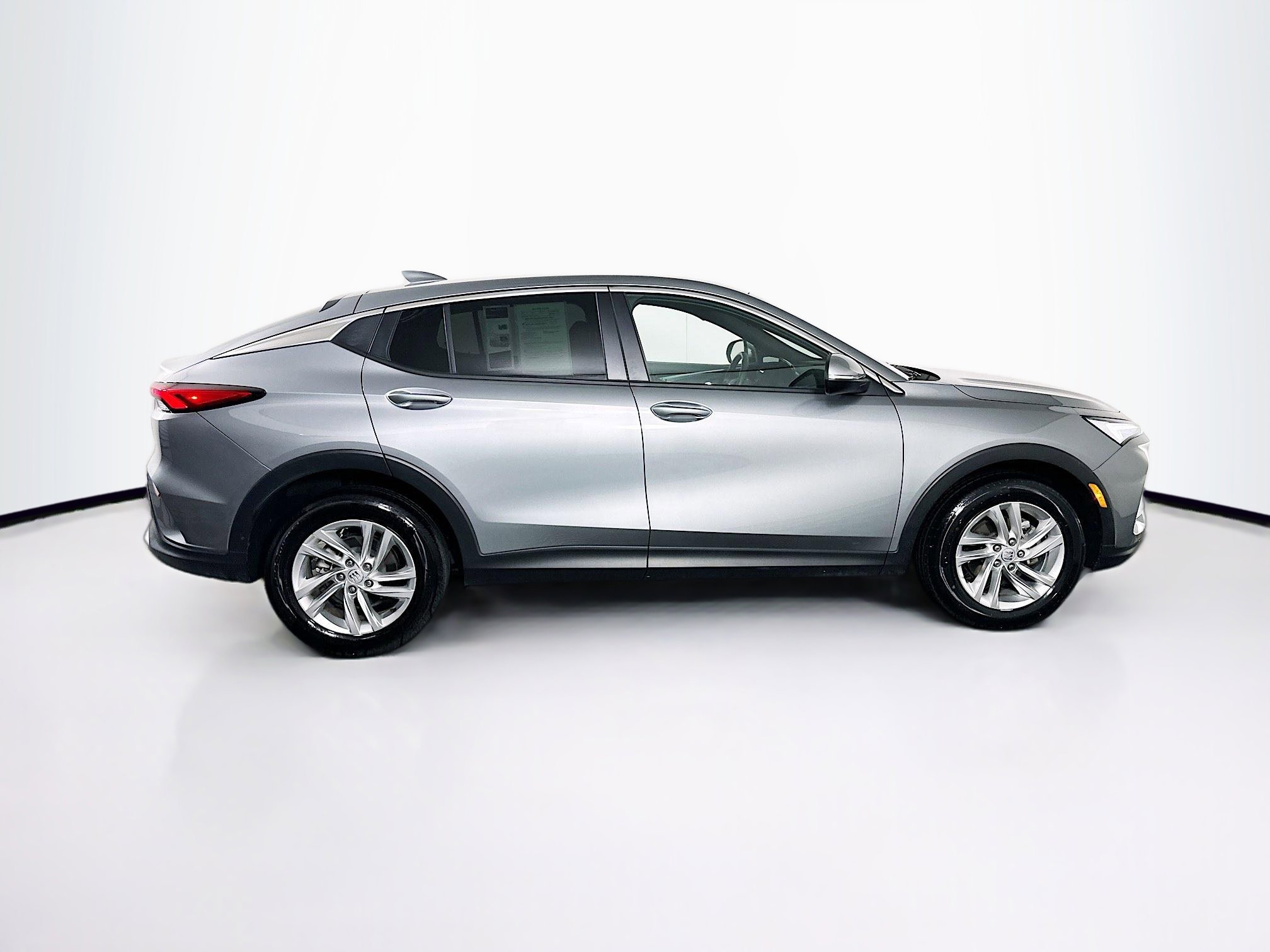 Used 2025 Buick Envista Preferred image 10