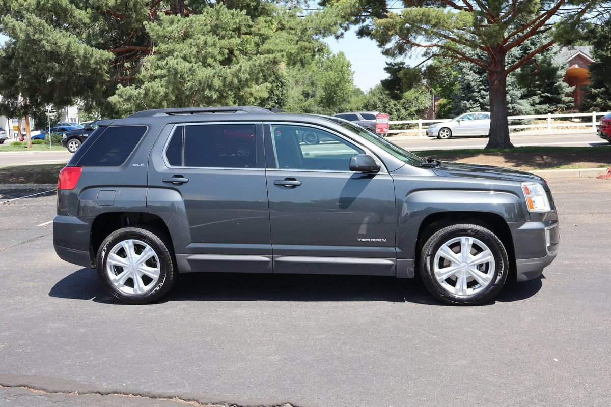 Used 2017 GMC Terrain SLE w/ Driver Alert Package I AWD/4WD image 3