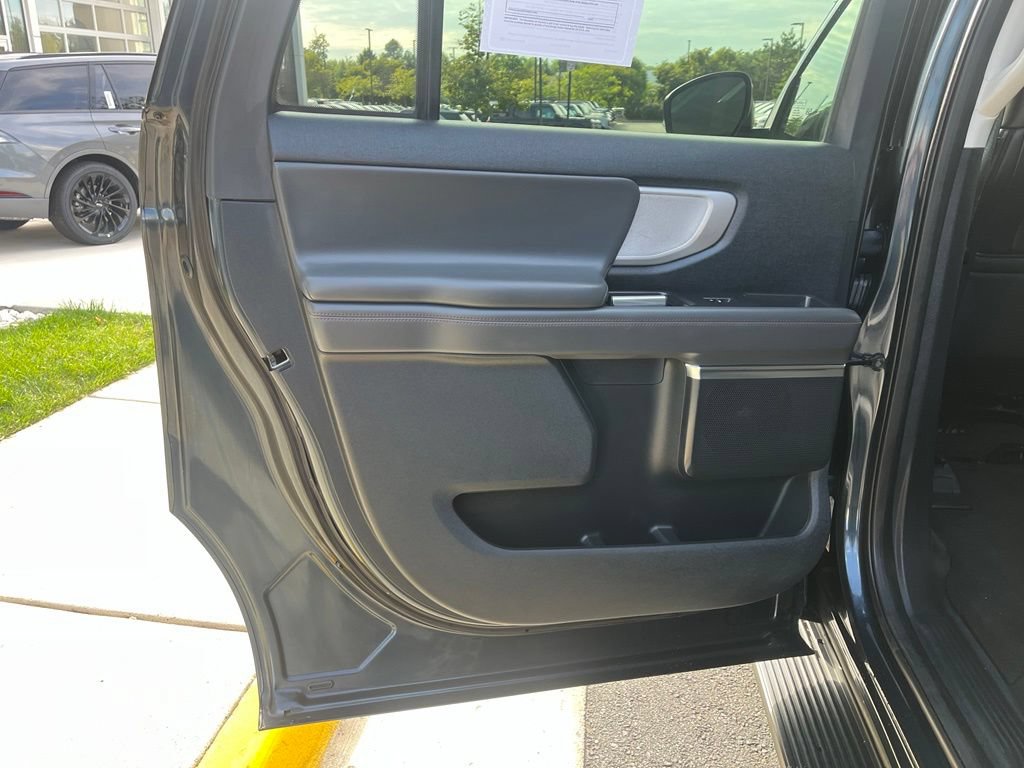 Used 2025 Ford Expedition Max Active AWD/4WD image 18