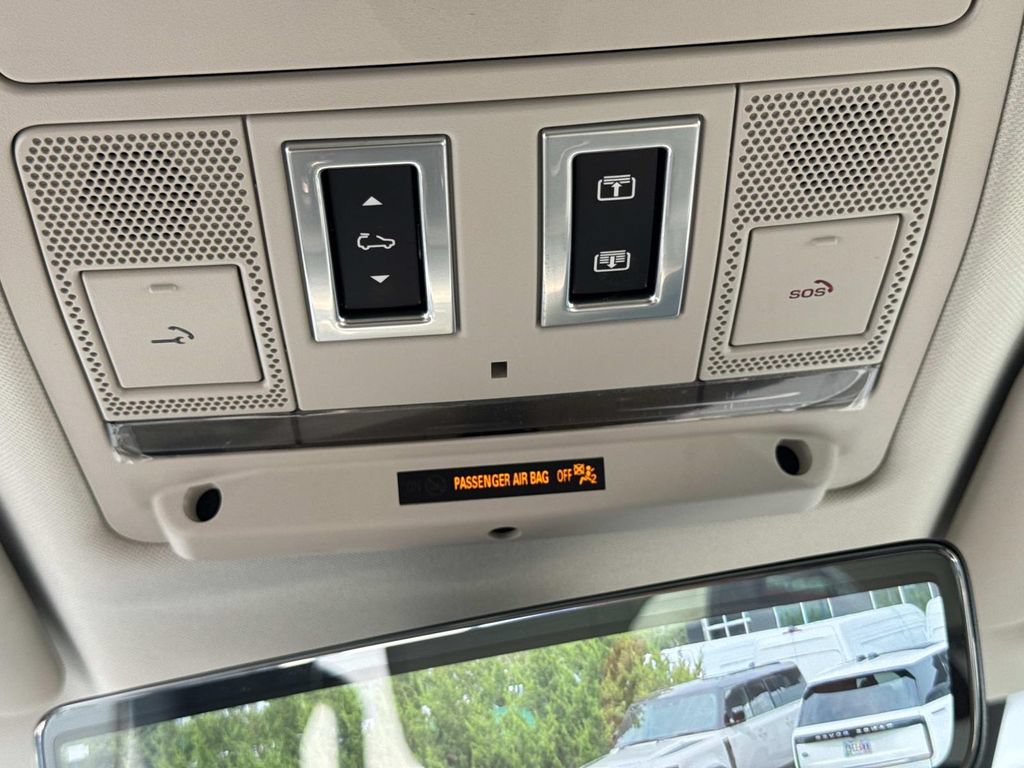Used 2020 Land Rover Defender 110 HSE AWD/4WD image 24
