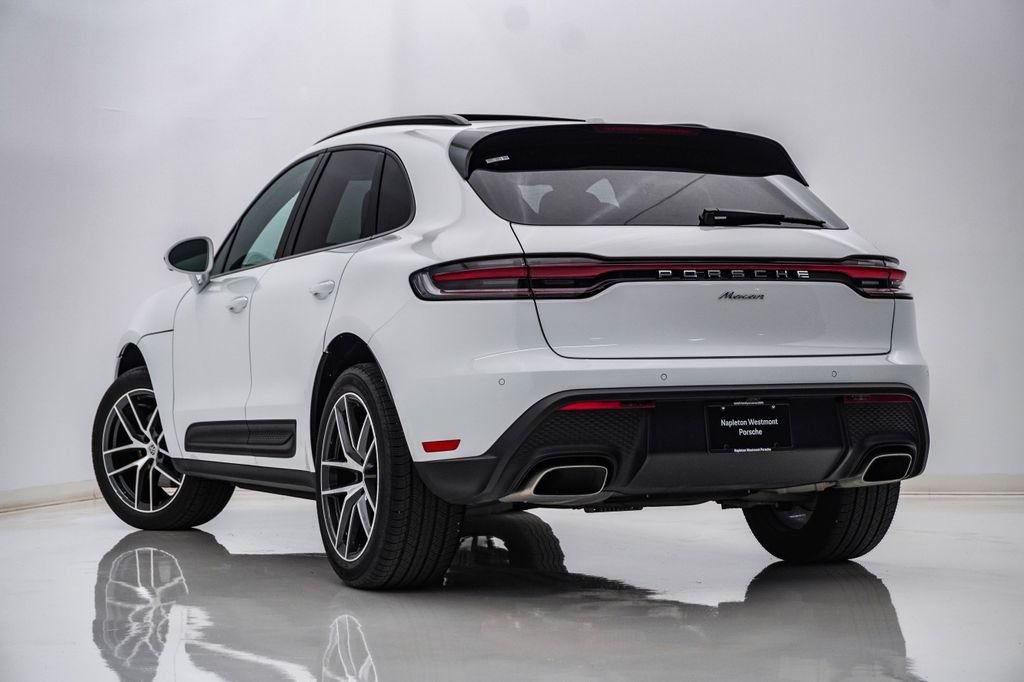 Certified 2025 Porsche Macan AWD/4WD image 3