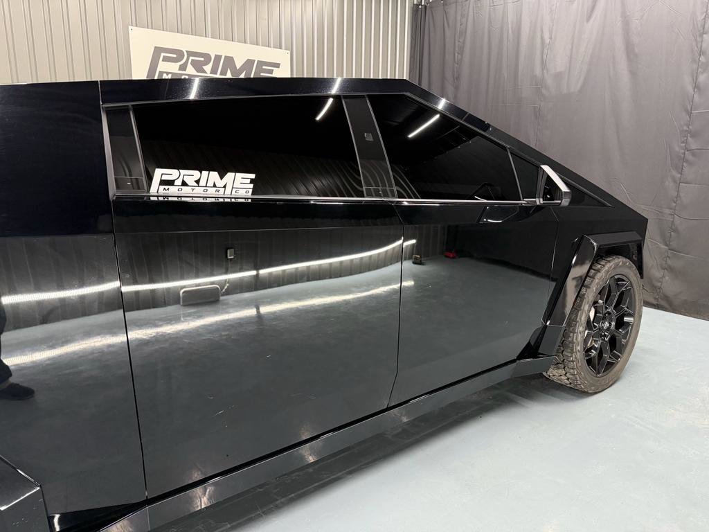 Used 2024 Tesla Cybertruck AWD Crew Cab image 12