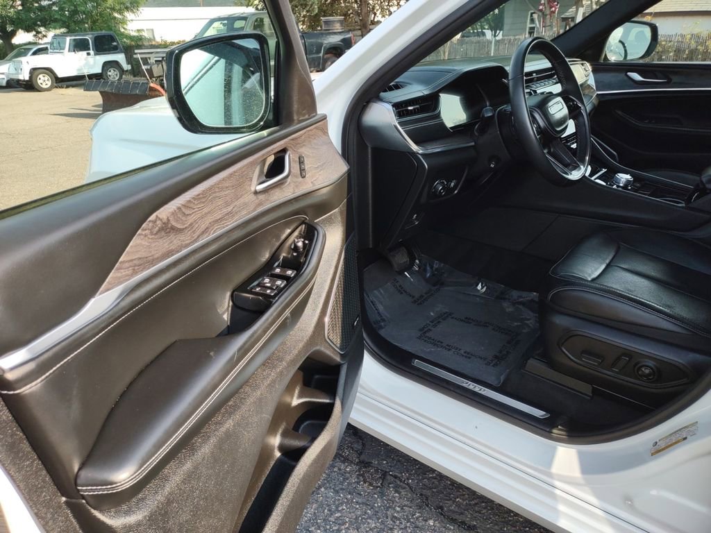 Used 2023 Jeep Grand Cherokee L Overland image 16