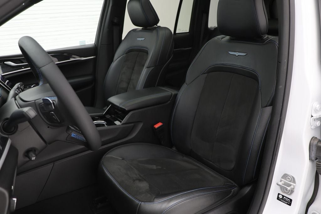 Used 2022 Jeep Grand Cherokee Trailhawk w/ Advanced Protech Group II AWD/4WD image 17