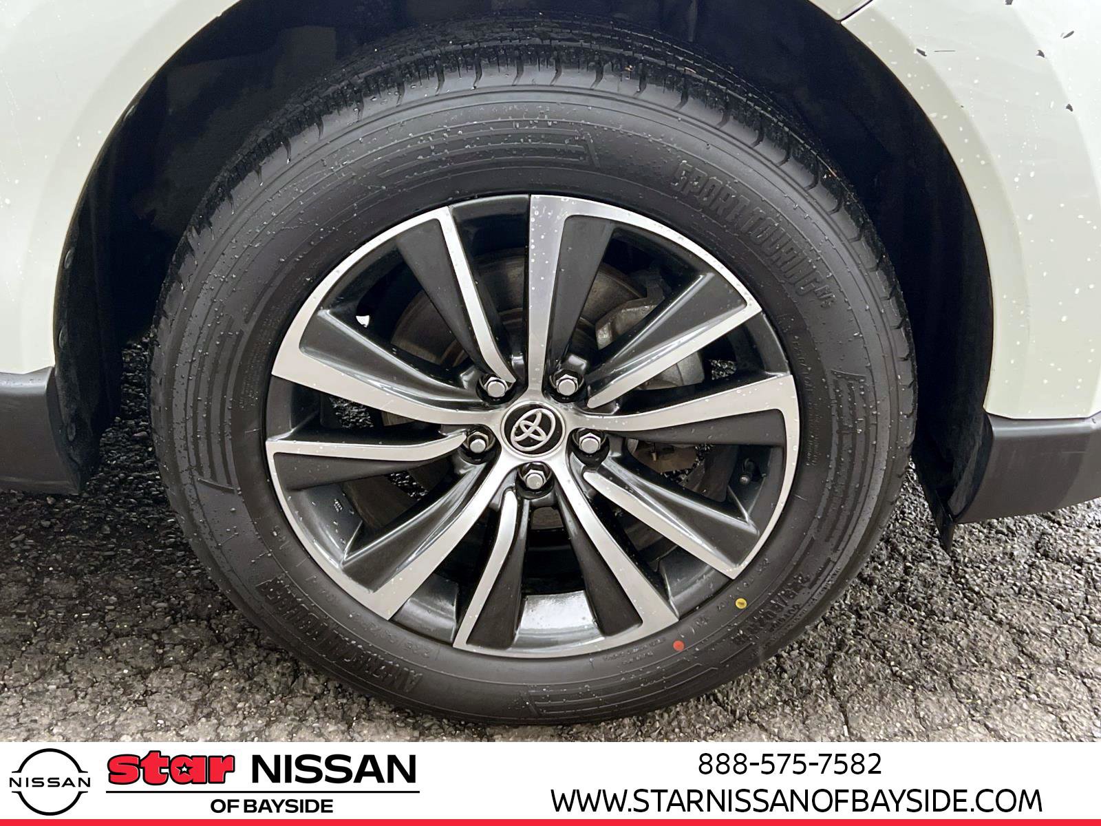 Used 2021 Toyota Venza LE image 8