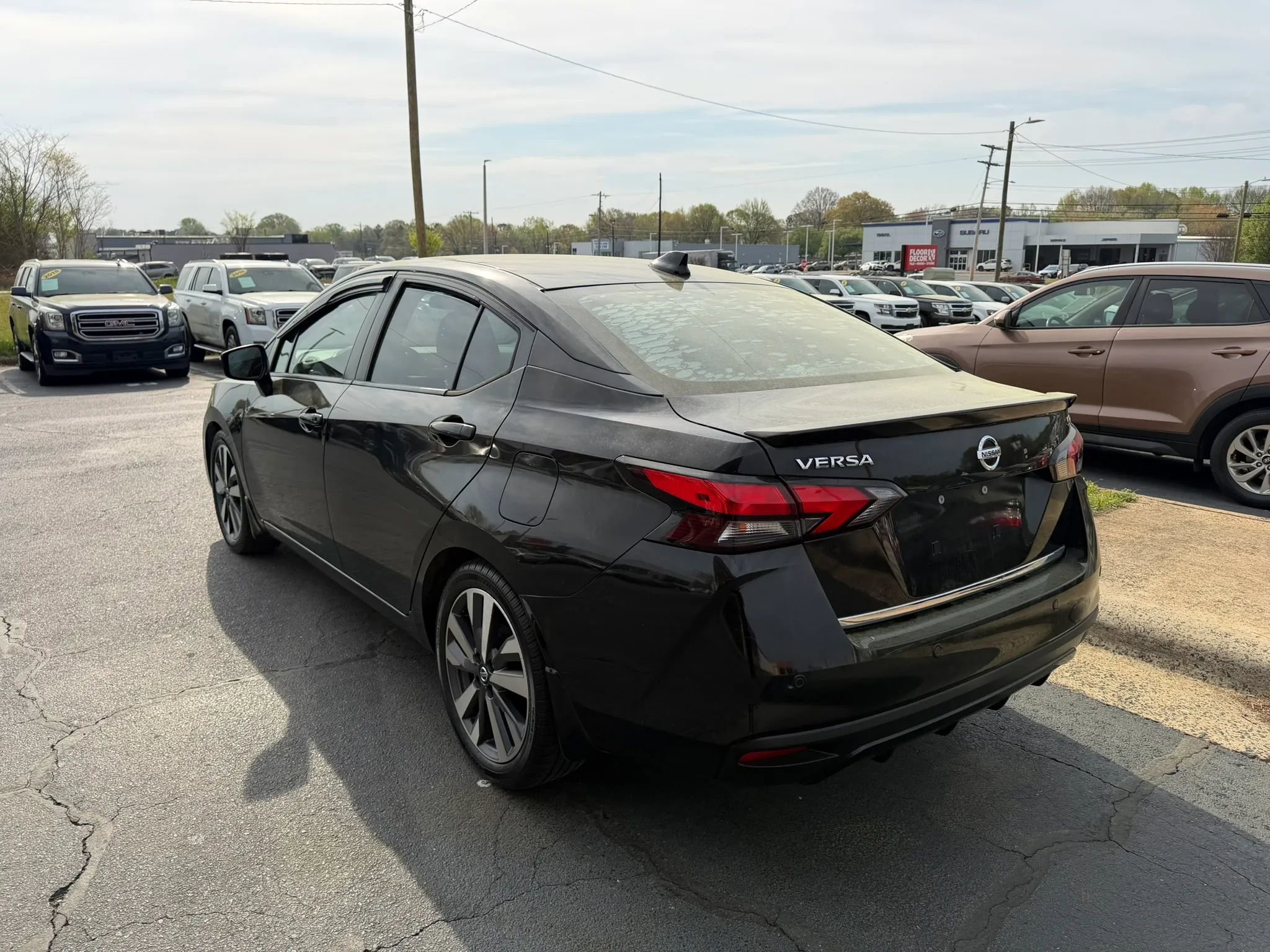 Used 2020 Nissan Versa SR FWD image 5