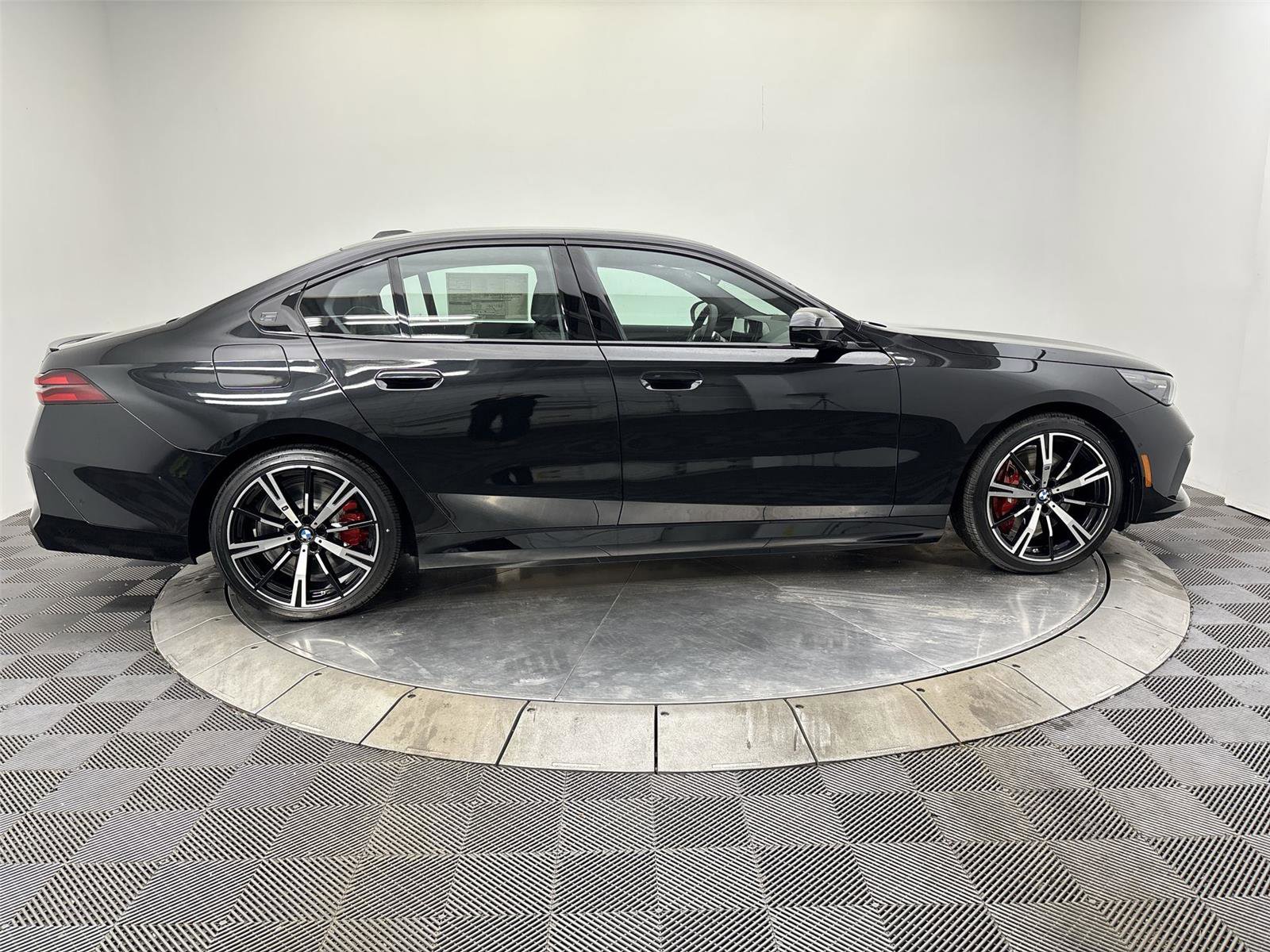 New 2026 BMW 550e xDrive AWD/4WD image 17