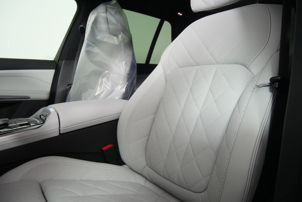 Used 2026 BMW X5 xDrive40i w/ M Sport Package image 11