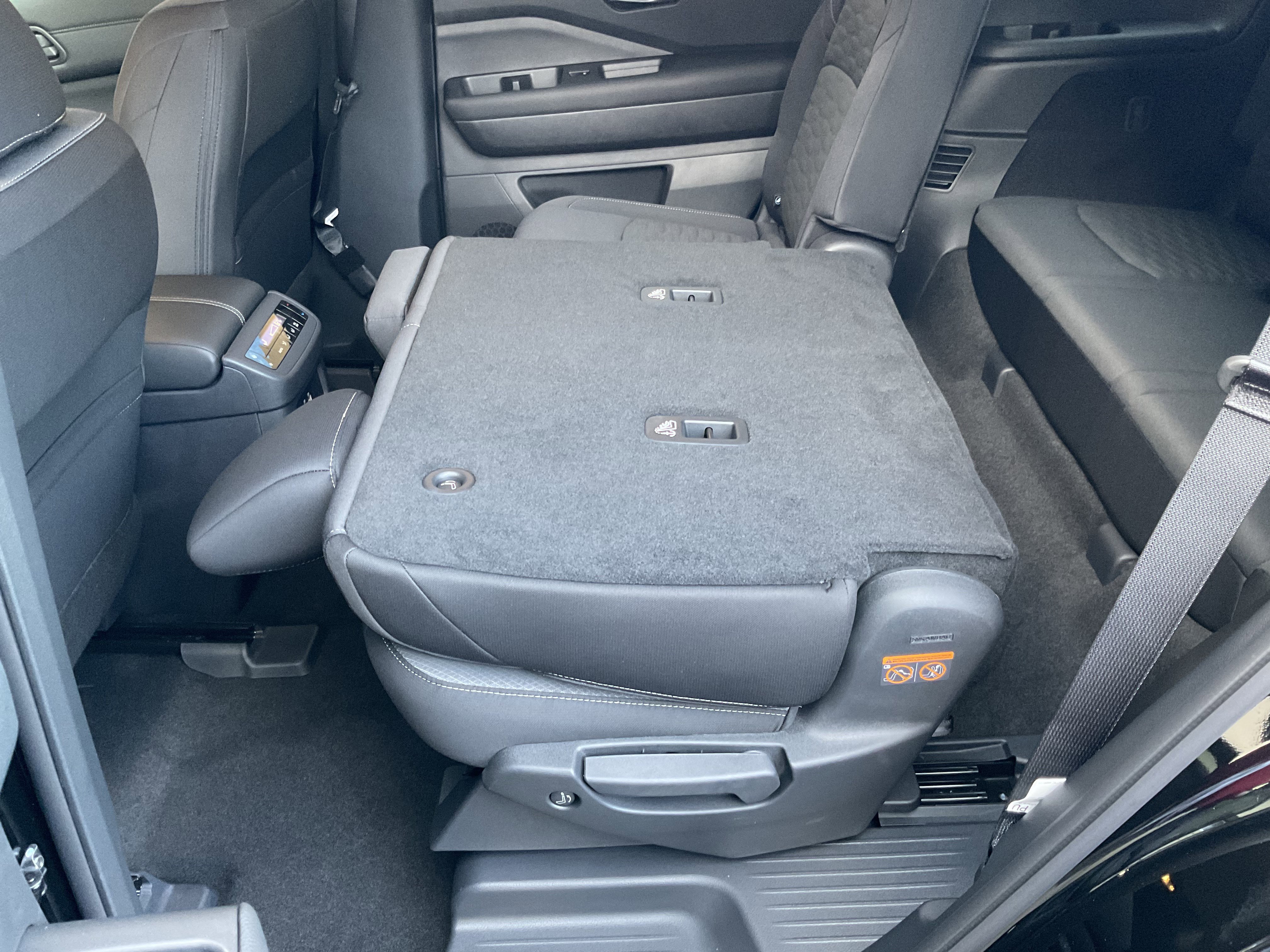 Used 2025 Nissan Pathfinder SV w/ Black Appearance Package image 41