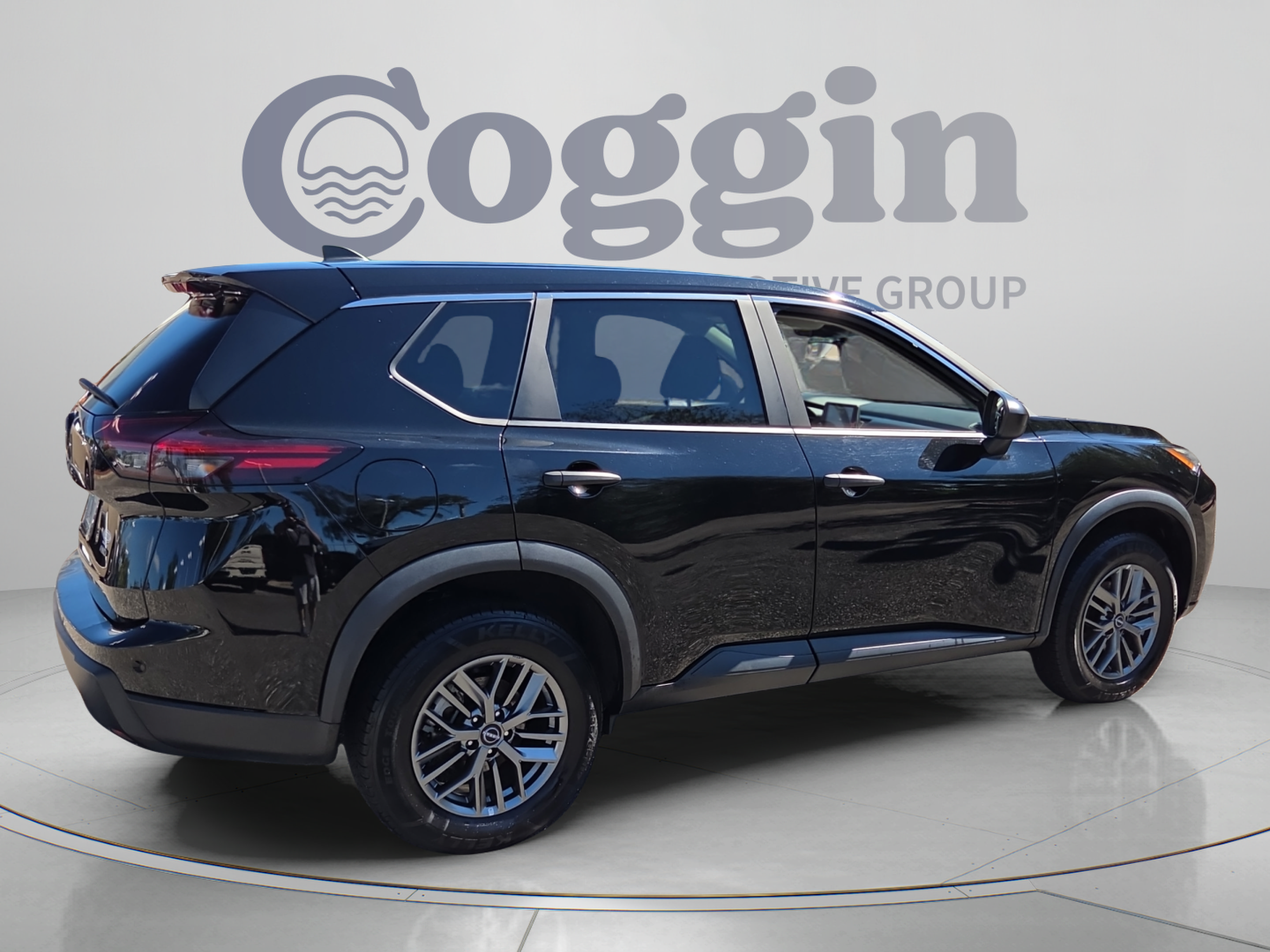 Used 2024 Nissan Rogue S AWD/4WD image 5