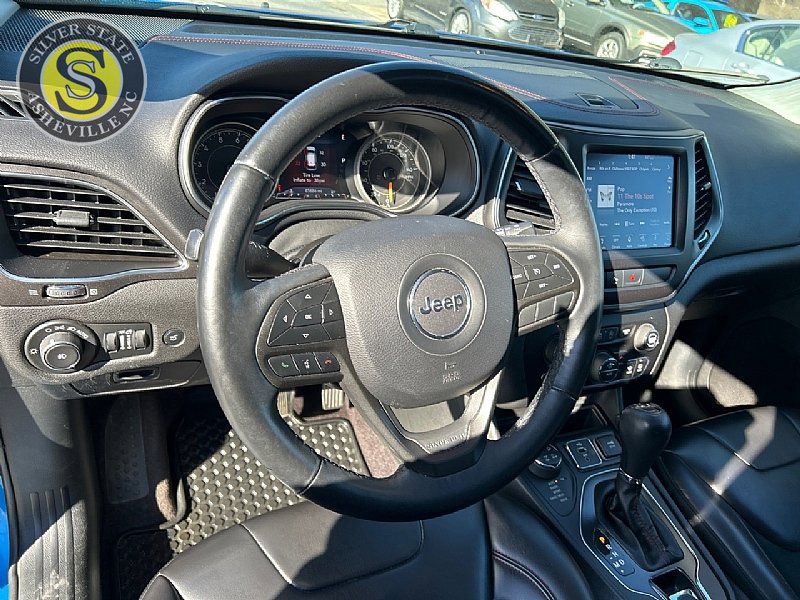 Used 2019 Jeep Cherokee Trailhawk w/ Comfort/Convenience Group AWD/4WD image 21