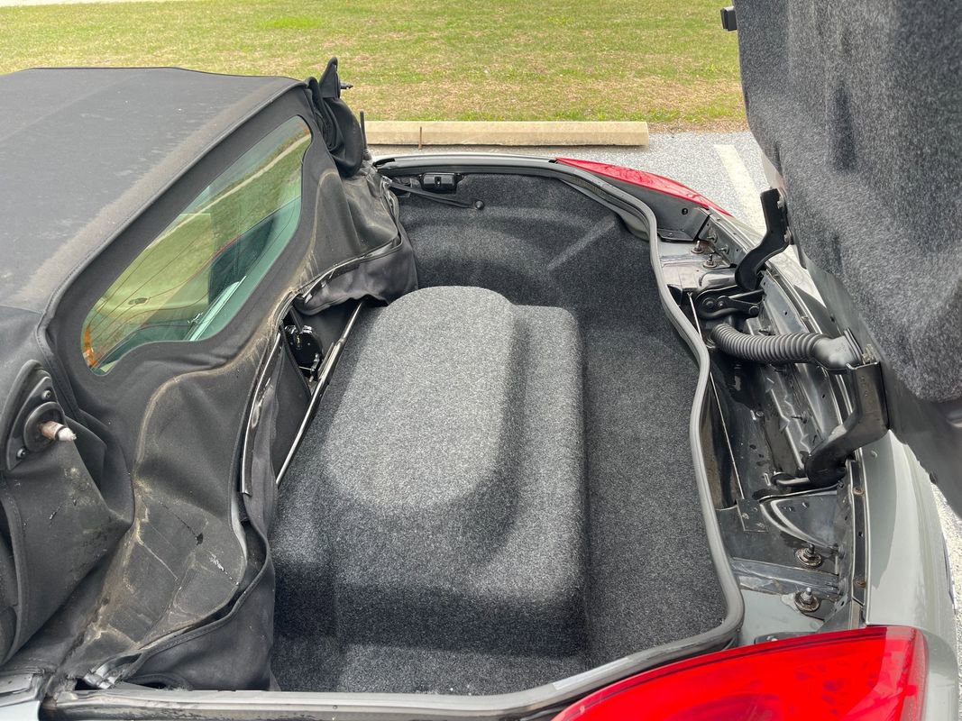 Used 2006 Pontiac Solstice w/ Premium Package image 24