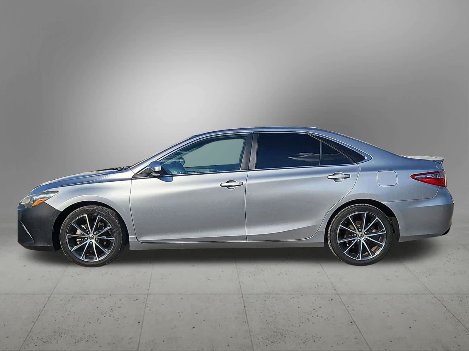 Used 2015 Toyota Camry XSE FWD image 3