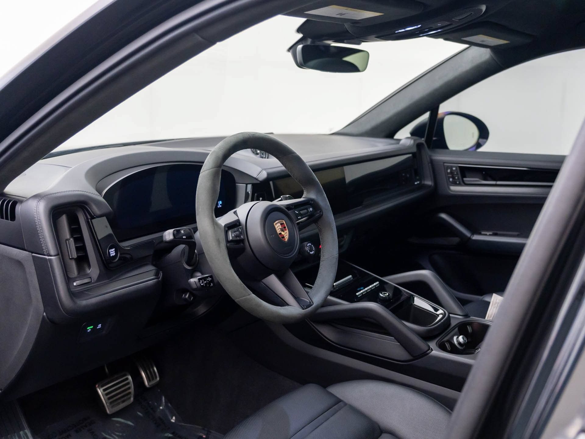 Certified 2025 Porsche Cayenne GTS AWD/4WD image 4