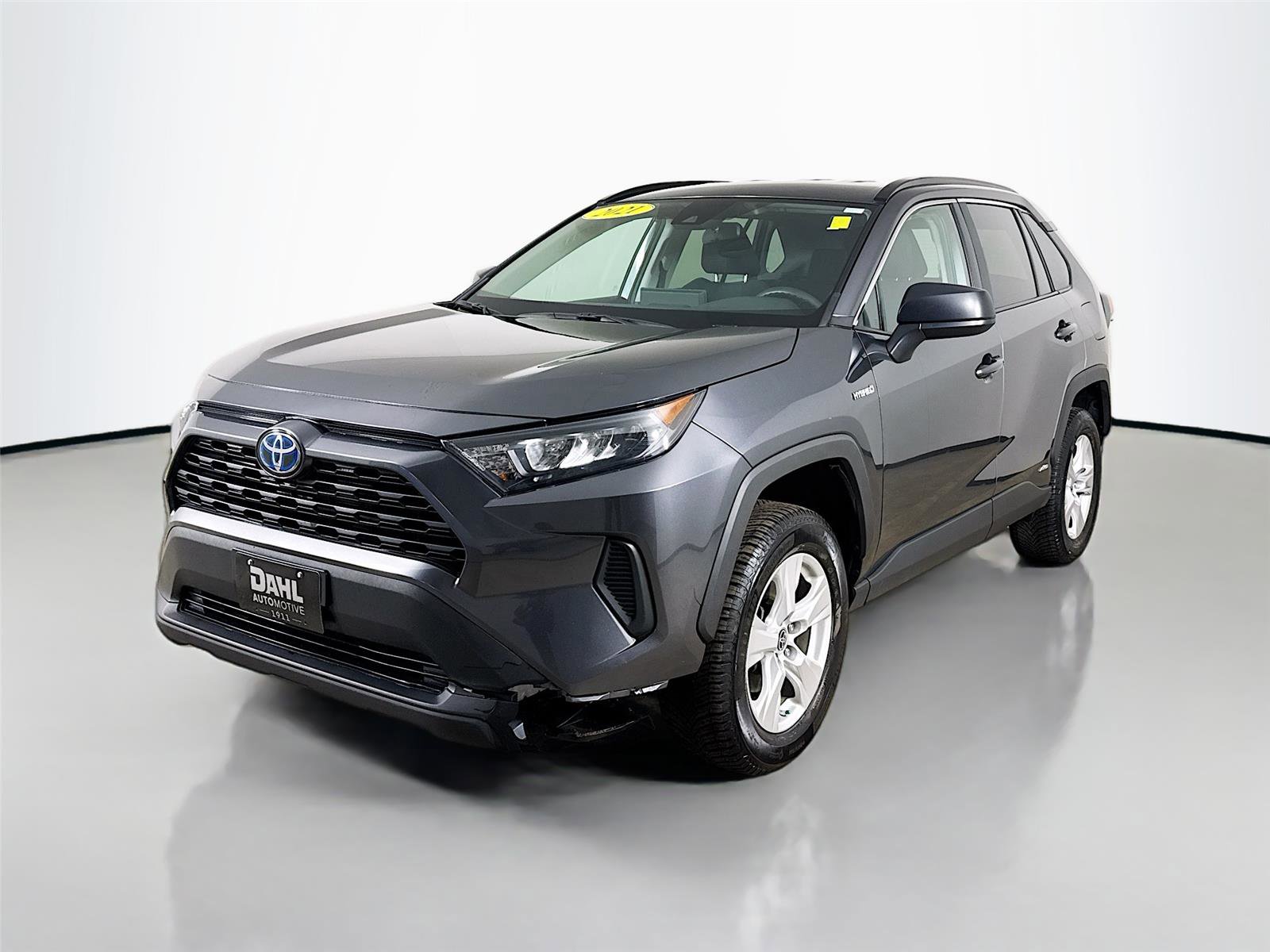 Used 2021 Toyota RAV4 LE image 4