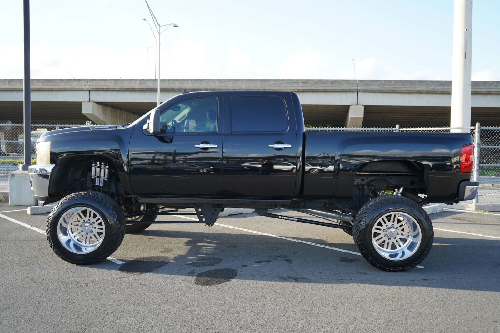 Used 2014 Chevrolet Silverado 2500 LT w/ Custom Sport Truck Package image 2