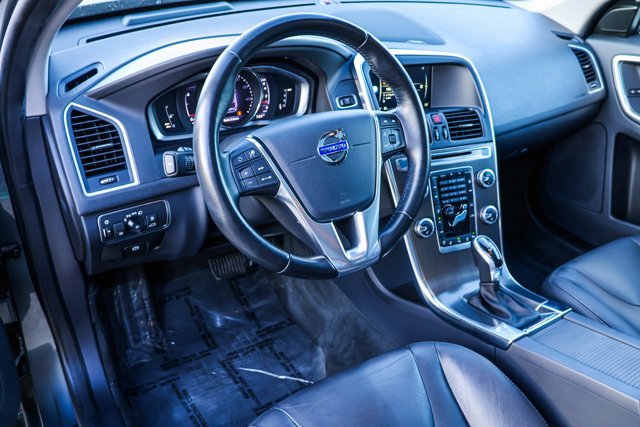 Used 2016 Volvo XC60 T6 Platinum w/ Climate Package image 10