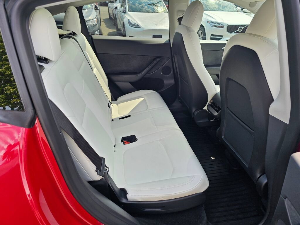 Used 2023 Tesla Model Y Long Range AWD/4WD image 27