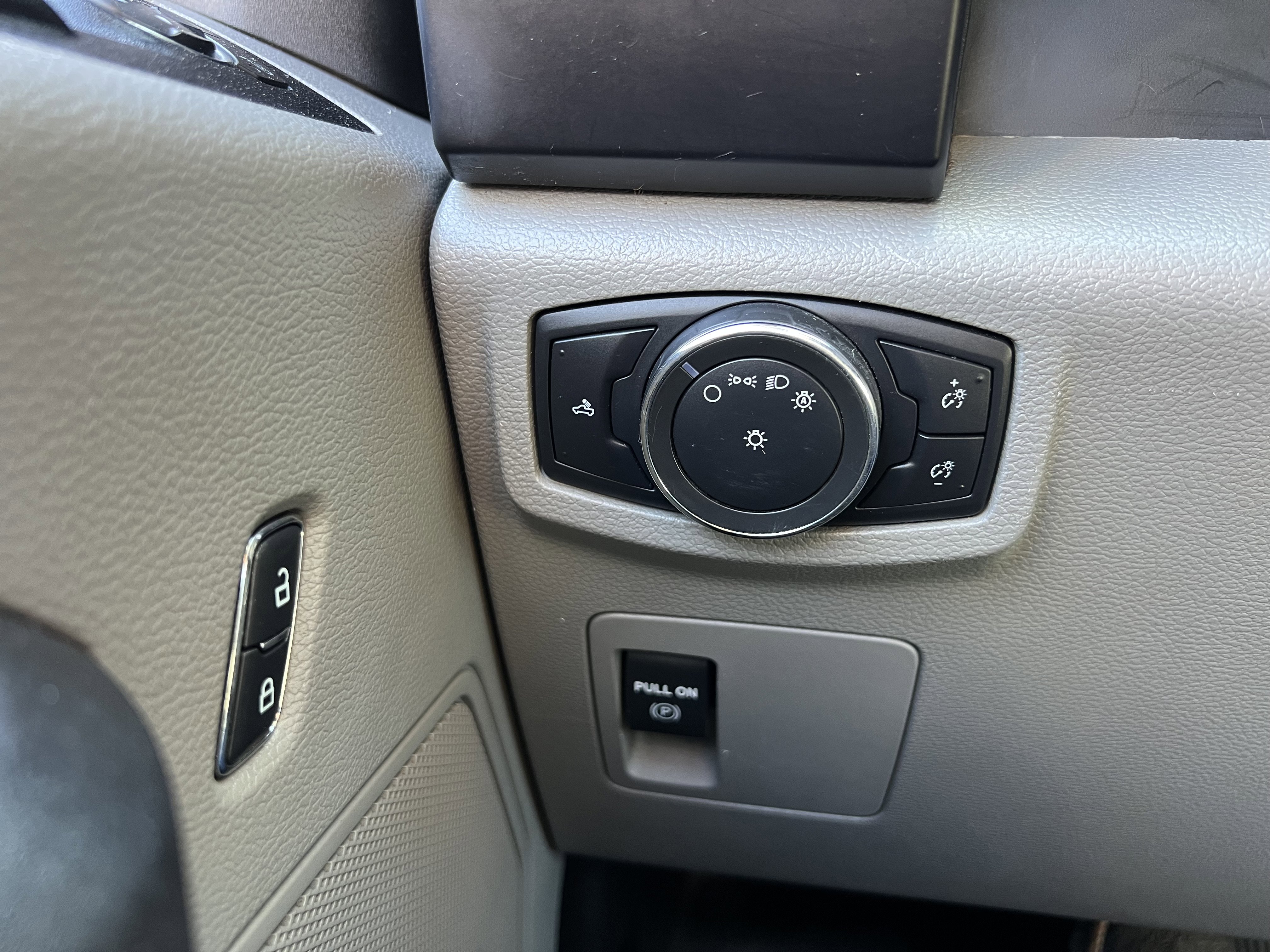 Used 2017 Ford F150 XL w/ Equipment Group 101A Mid RWD image 21