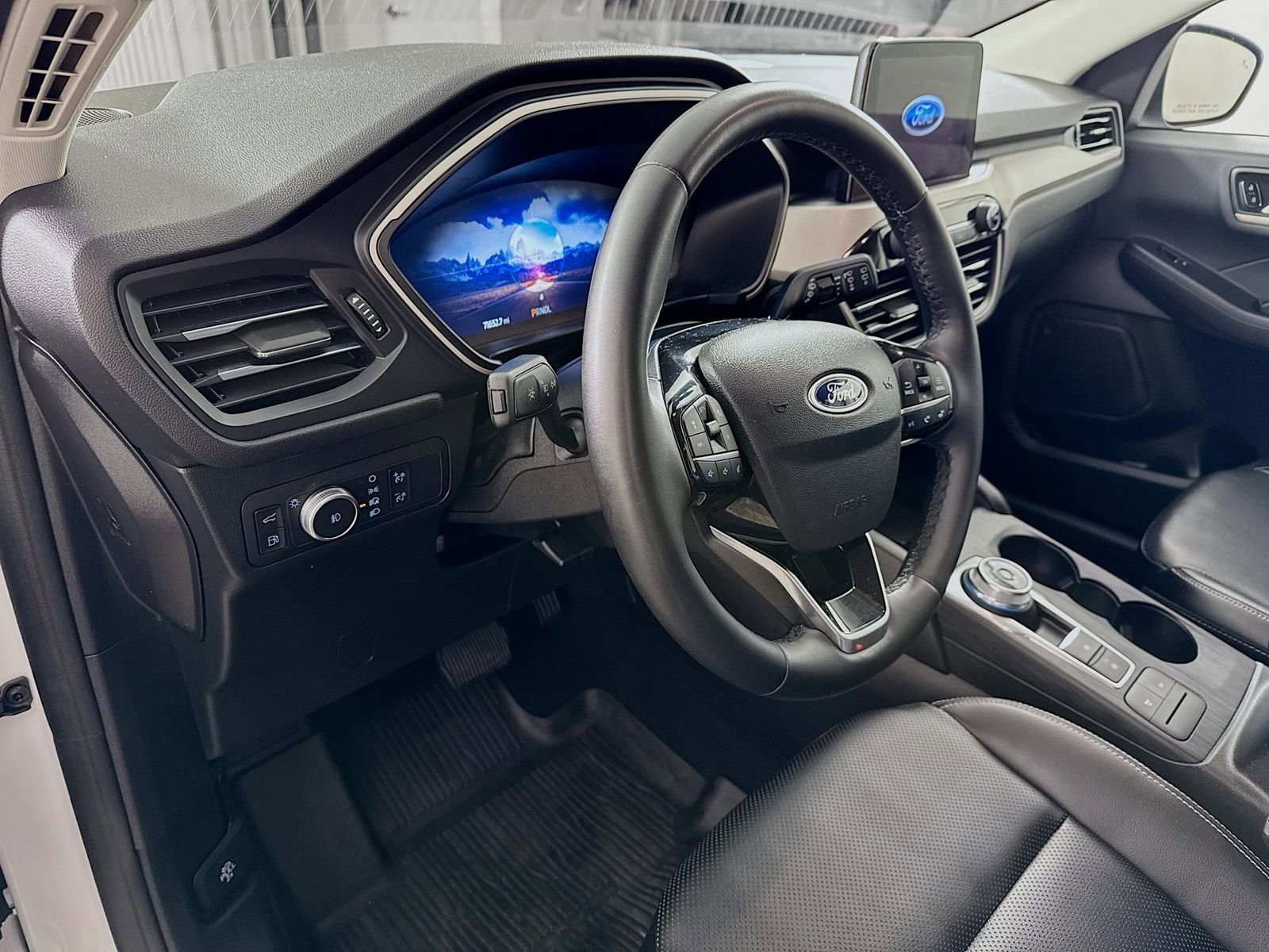 Used 2022 Ford Escape SEL w/ Technology Package image 6