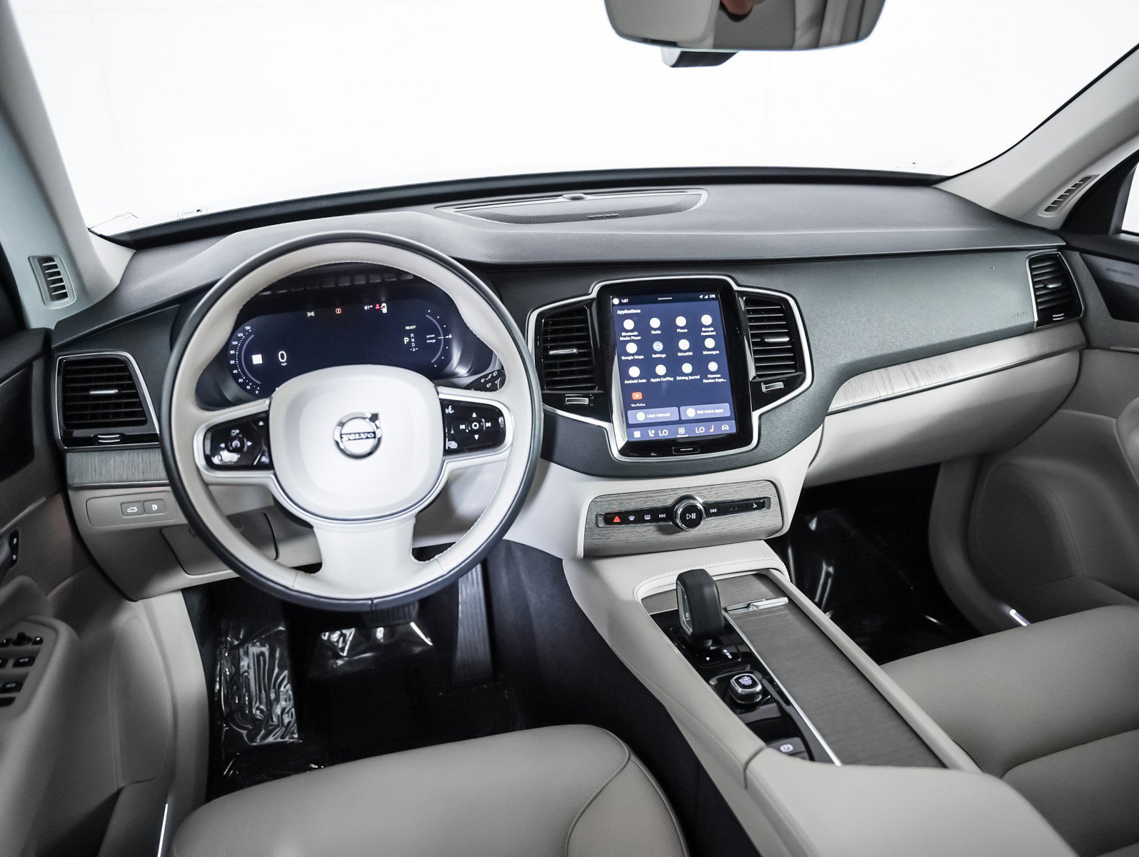 Used 2023 Volvo XC90 T8 Plus image 18