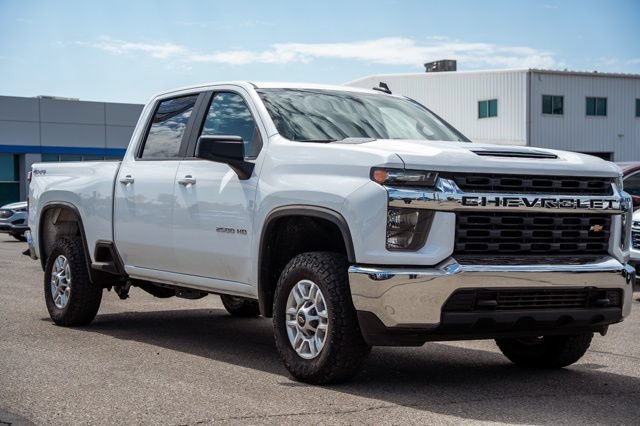 Used 2022 Chevrolet Silverado 2500 LT AWD/4WD image 3
