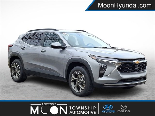 Used 2025 Chevrolet Trax LT w/ Driver Confidence Package