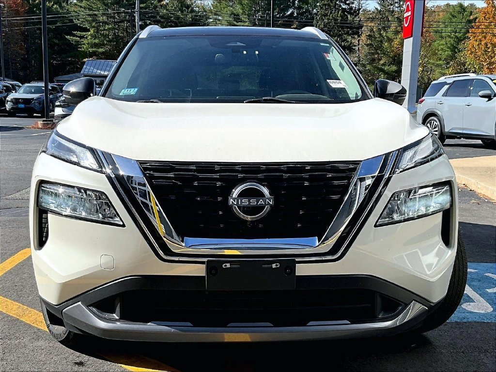 Used 2023 Nissan Rogue SL AWD/4WD image 2