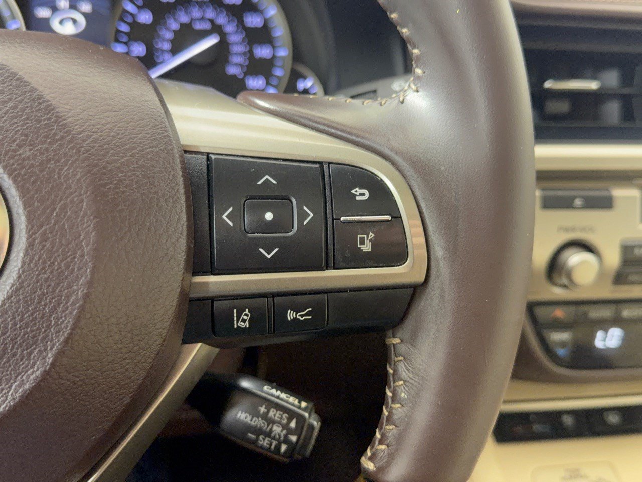 Used 2016 Lexus ES 350 w/ Luxury Package w/Wood Trim FWD image 19