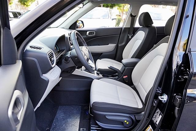 New 2026 Hyundai Venue SEL FWD image 17