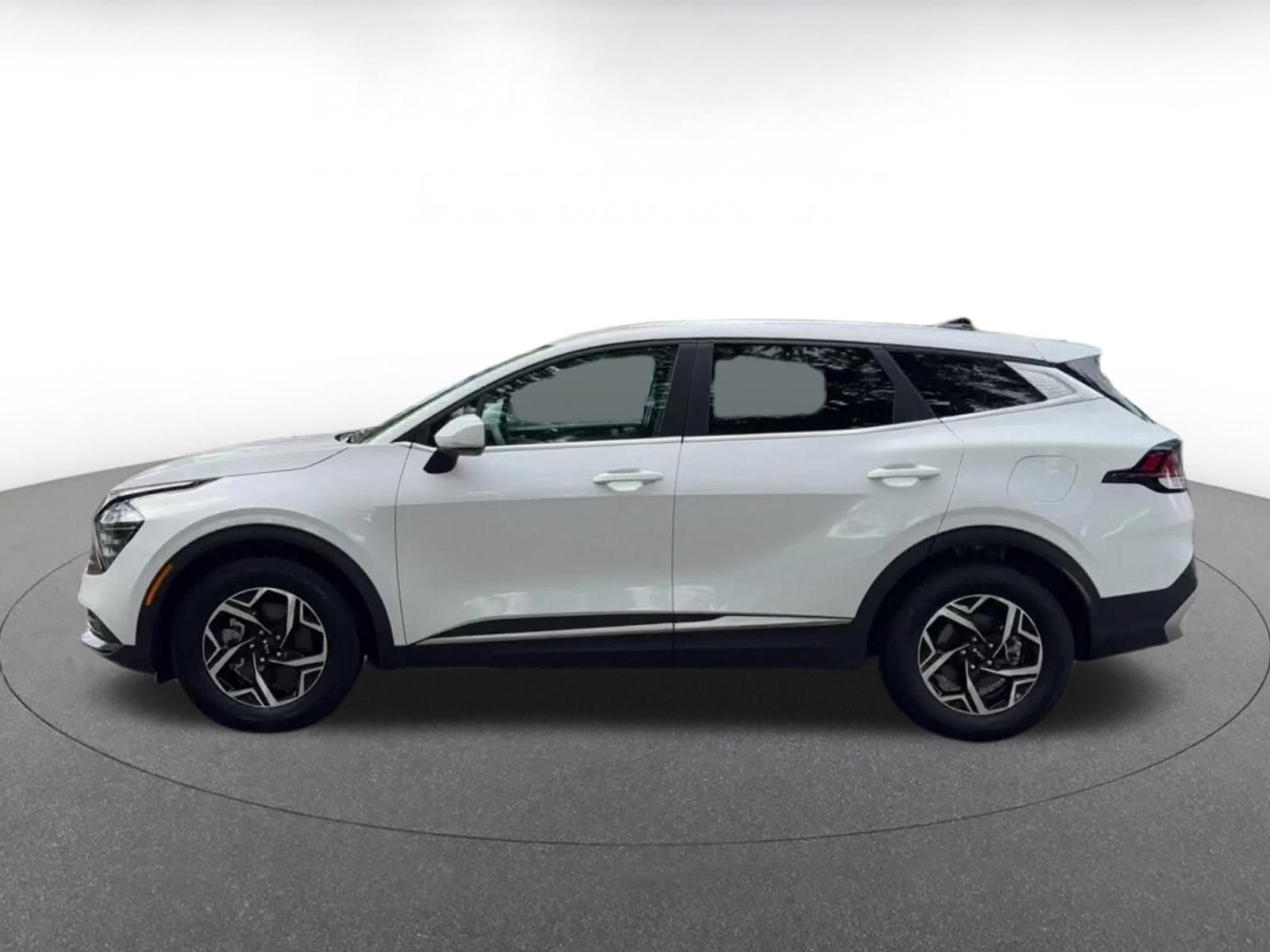 Used 2025 Kia Sportage LX FWD image 9