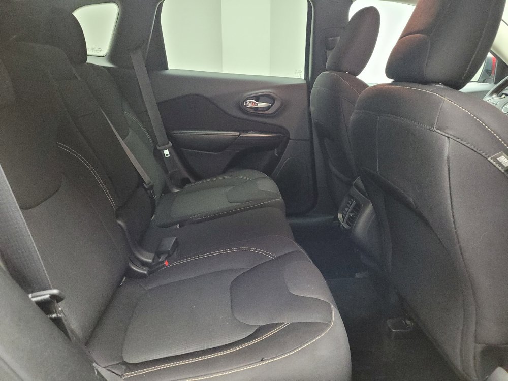 Used 2015 Jeep Cherokee Latitude w/ Cold Weather Group AWD/4WD image 19