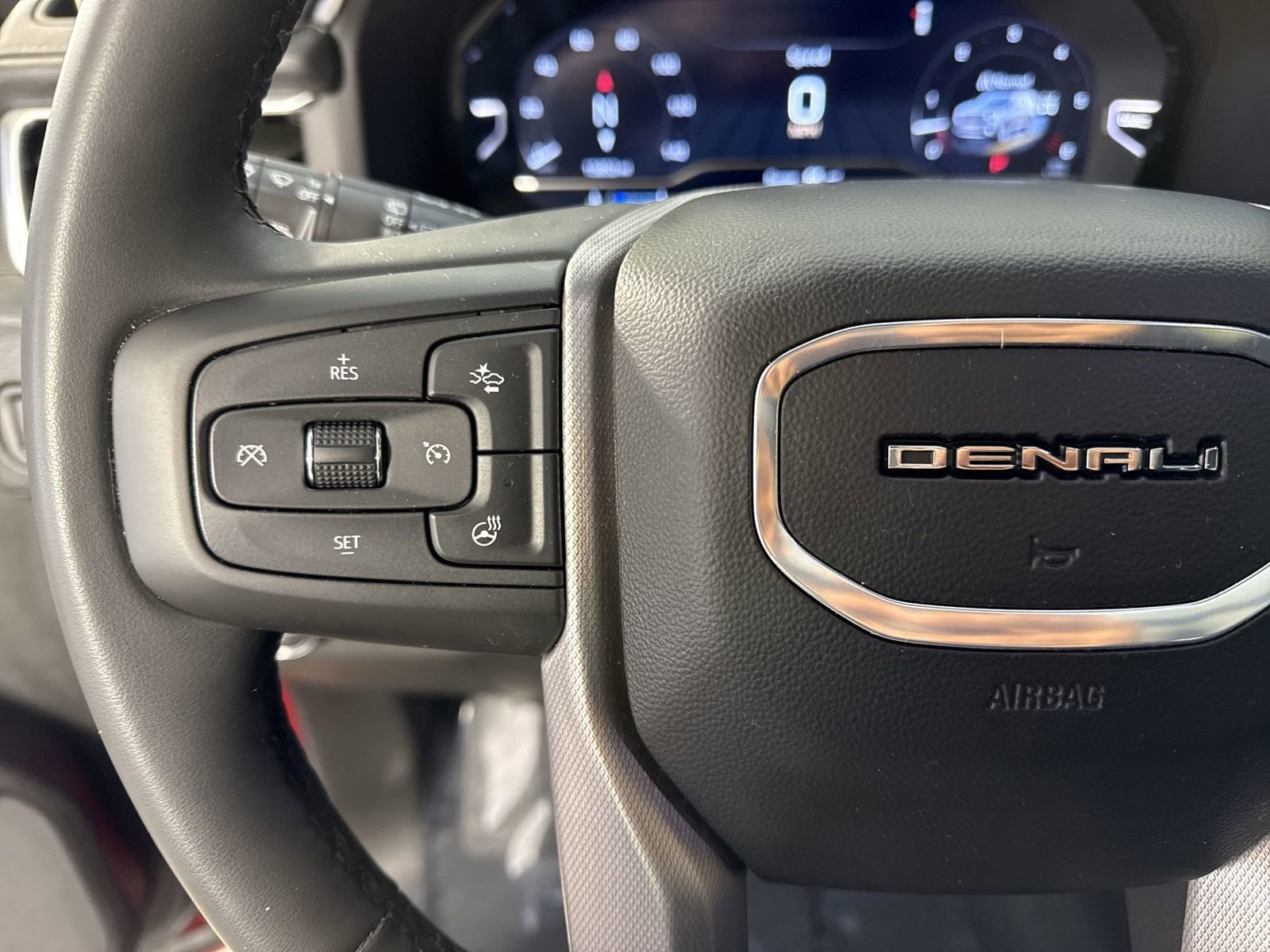 Used 2024 GMC Yukon XL Denali AWD/4WD image 13