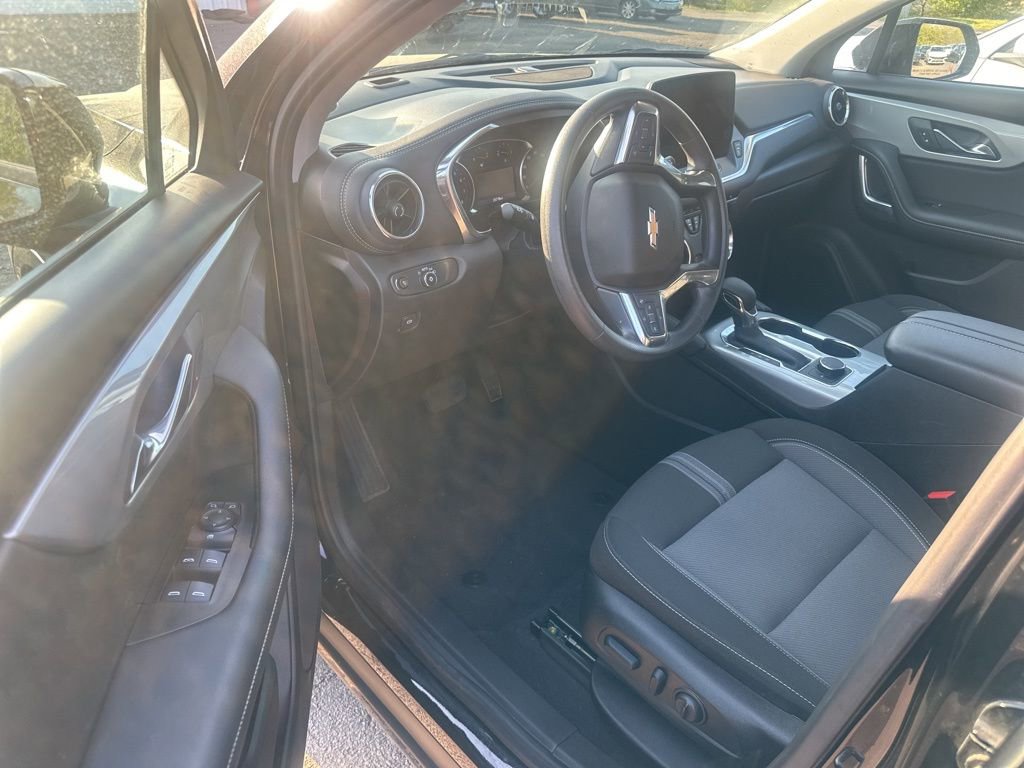 Used 2025 Chevrolet Blazer LT image 9
