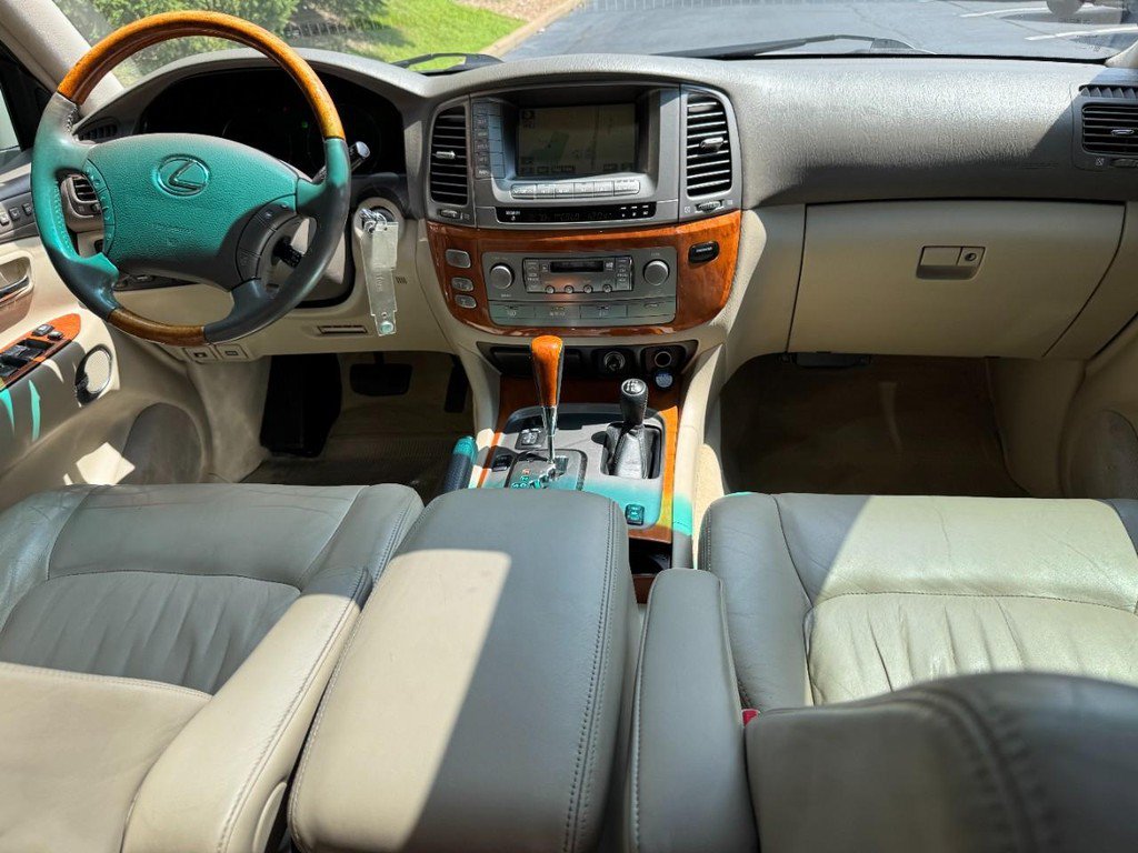 Used 2005 Lexus LX 470 4WD w/ Preferred Accessory Pkg image 12