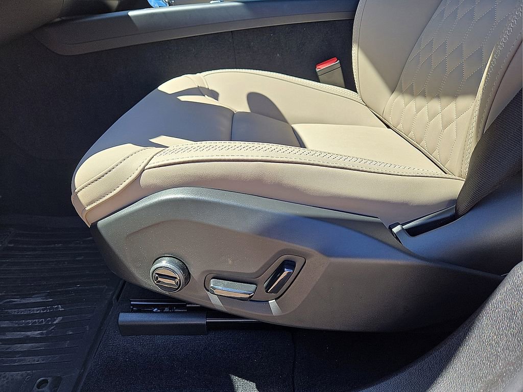 New 2026 Volvo XC60 B5 Plus w/ Protection Package Premier AWD/4WD image 24