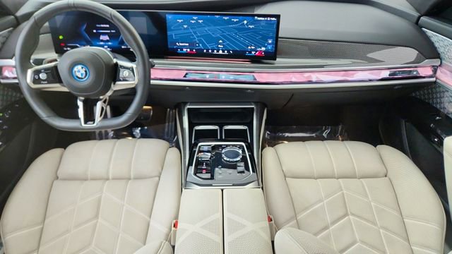 Used 2023 BMW i7 xDrive60 w/ Executive Package 2 image 20
