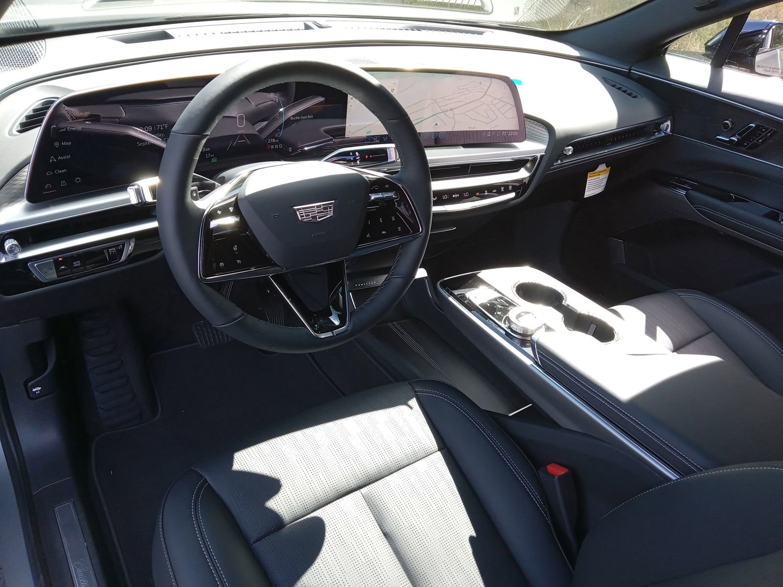 New 2025 Cadillac Lyriq Sport image 10