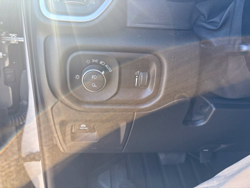 Used 2022 RAM 1500 4x4 Crew Cab image 23