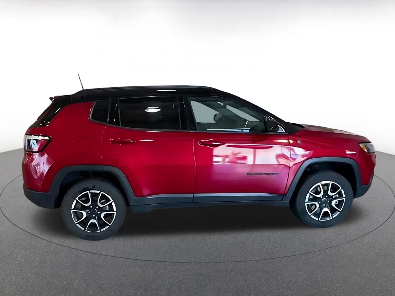 Used 2025 Jeep Compass Trailhawk AWD/4WD image 15