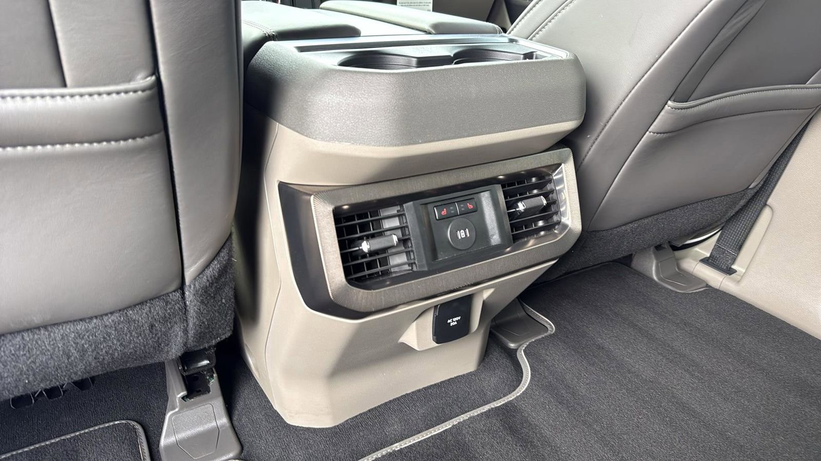 Used 2026 Ford F350 Platinum w/ Platinum Plus Package image 28